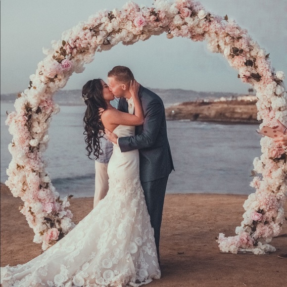 Enzoani Wedding Dress - Picture 2 of 5